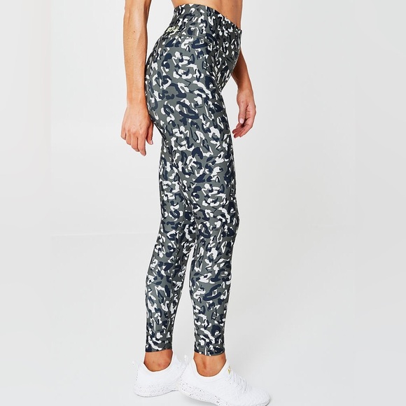 SOUL by soulcycle, leopard camo leggings
SZ XS - Picture 4 of 11